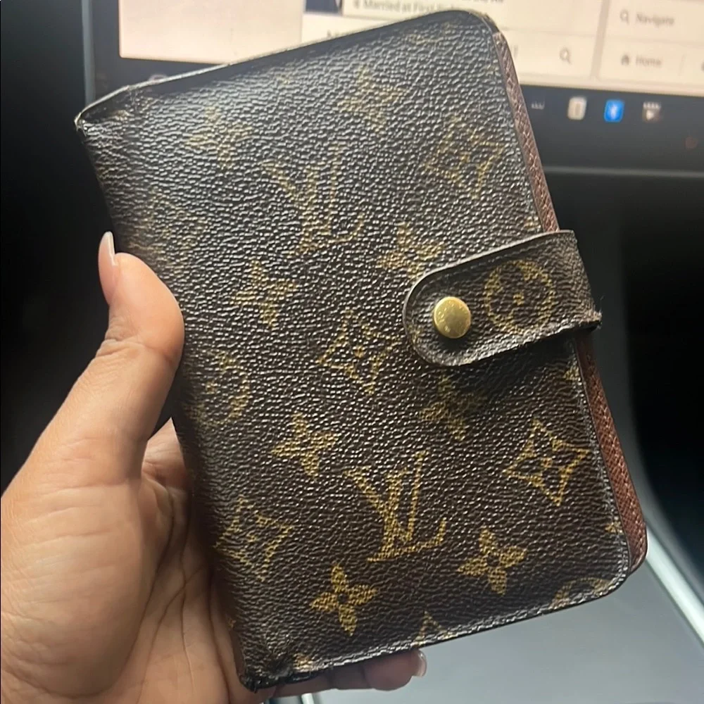 Pre loved Louis Vuitton Monogram Wallet